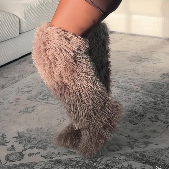 Over the Knee Furry Slip-in Boots- Like New Size 9.5 - Picture 4 of 4